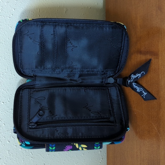 Vera Bradley Midnight Blues Floral Pattern Quilted Zip Around ID Wristlet Wallet - Picture 8 of 9